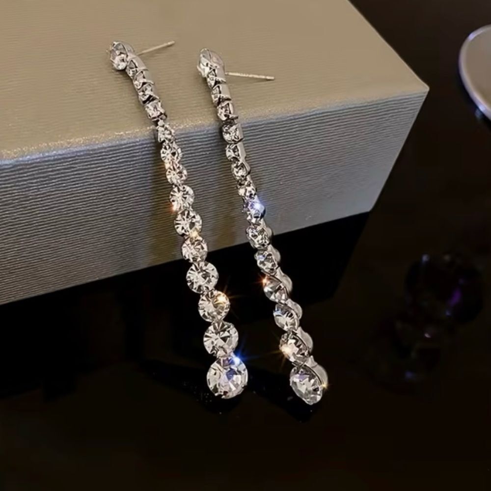 🔷 NEW Sparkling Silver Multi Crystal Dangle Earrings 🔷